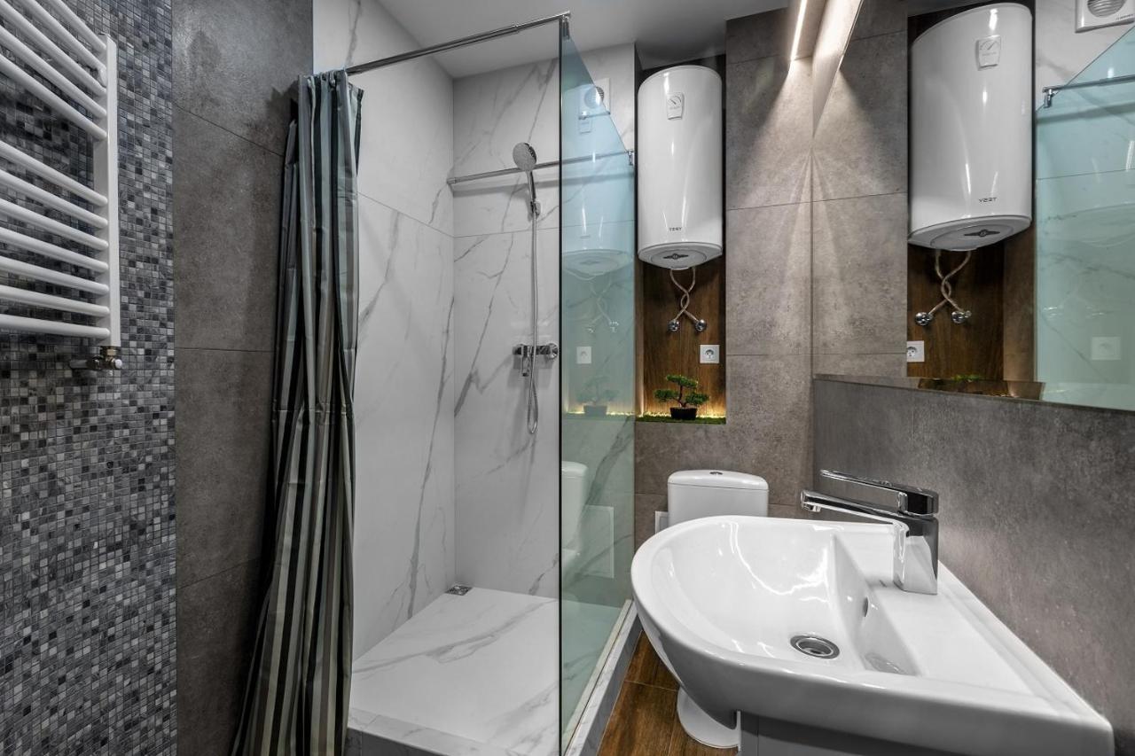 צ'יסינאו Apartment In The Center! Panoramic Windows! Fireplace! מראה חיצוני תמונה